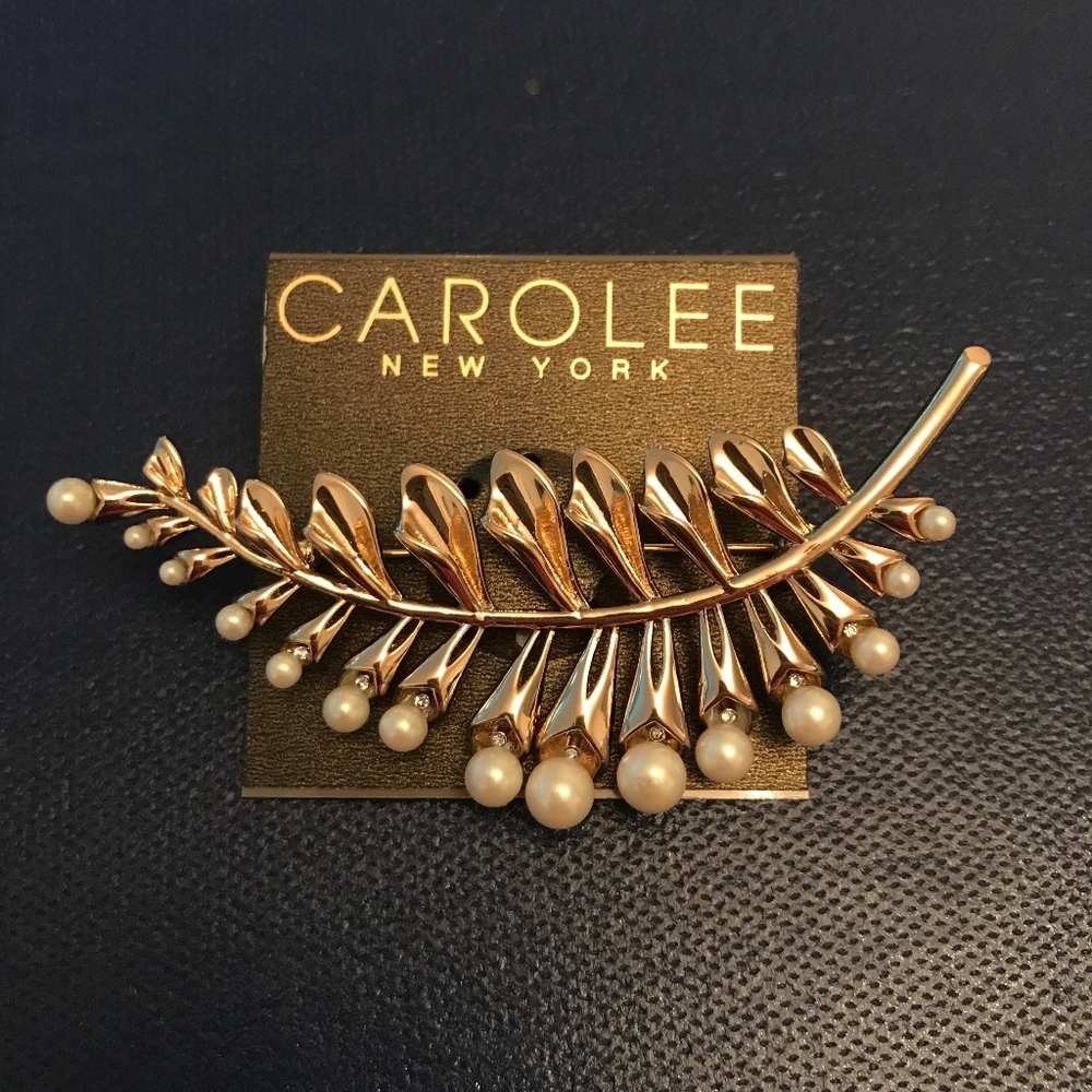 Pearl Glam Floral Leaf Brooch pin by Carolee